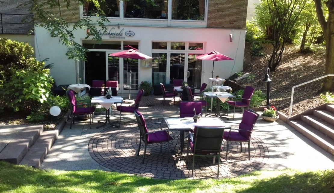 Hufschmiede Terrasse im Sommer