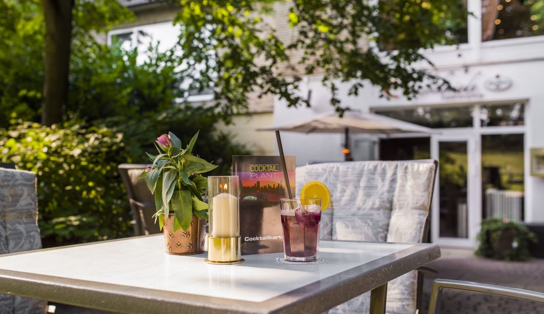 Hufschmiede Terrassentisch Nahaufnahme 5329x3718