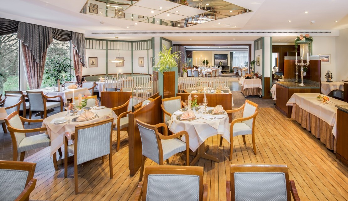 LandhausBlick ins Kaminzimmer 6140x3627