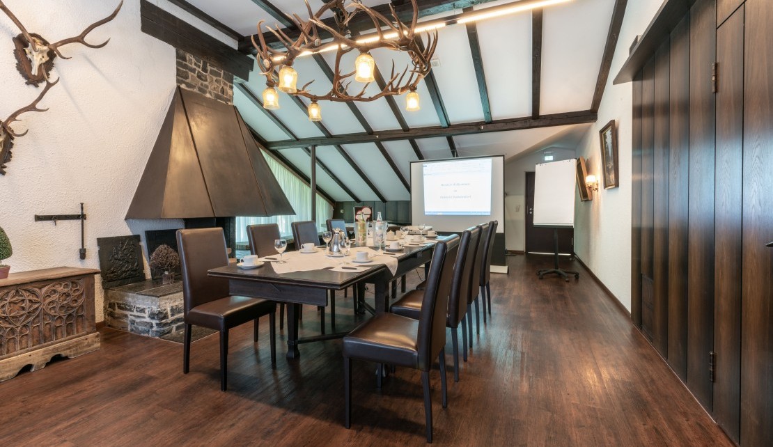 Tagung Marburg seitlich 7360x4912