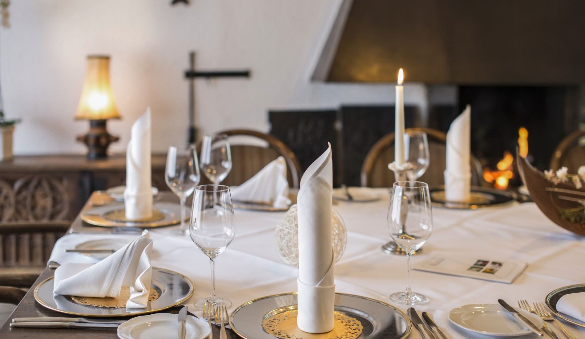 JagdzimmerTischnahaufnahme 2014 7233x4726